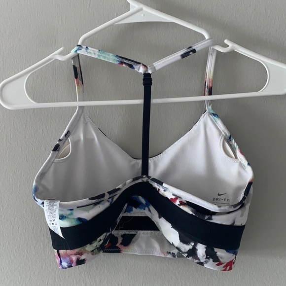 NEW Nike Sports Bra! - Picture 2 of 2